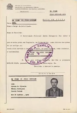 《干掉全家看电影》：黑色幽默炸裂，血浆与欢笑齐飞的另类喜剧！